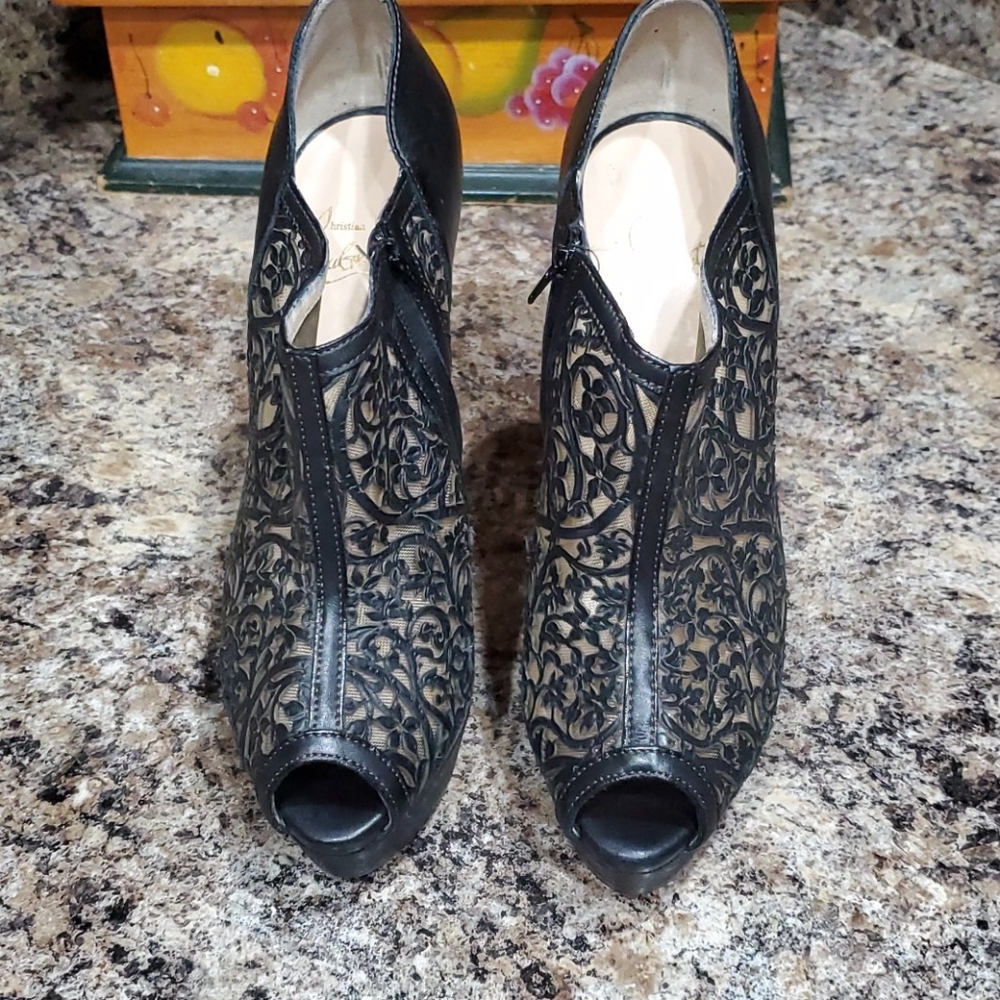 Louibouton booties